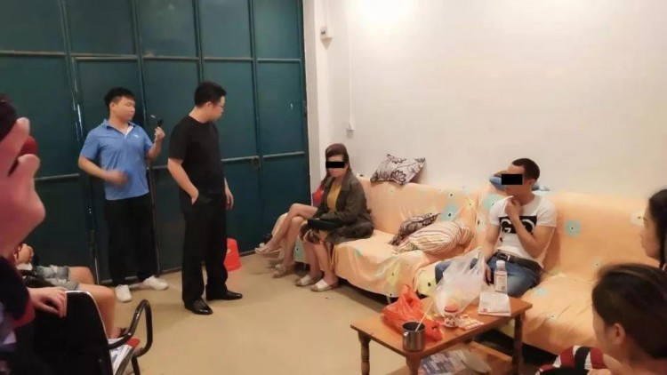 宜州一养身馆后装铁门暗藏卖淫窝点警方一举捣毁抓获9名涉黄人员